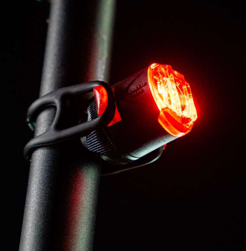 Lezyne Femto USB-C StVZO Rückleuchte – blau, 8 Lumen, IPX7, USB-C